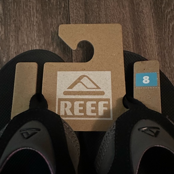 Reef Black and Grey flip flops. Size 8. - Picture 4 of 6